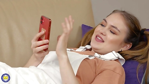 70 Year Old Grandma Sexdating A Hot Hairy Teeny Lesbian Babe - MatureNl