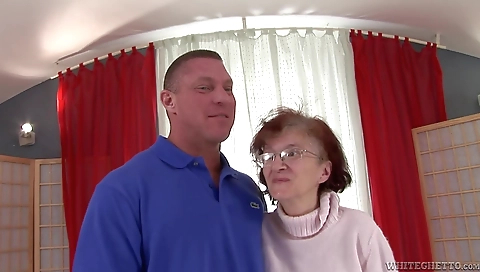 Horny granny with wet twat does professional blowjob